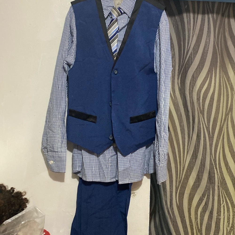 Little boys outfit Size 10, good condition never use